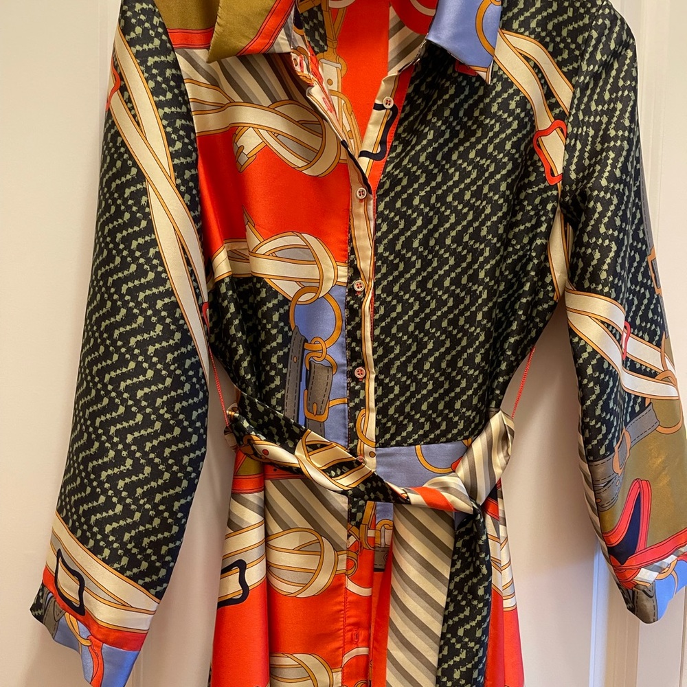 Zara beautiful midi dress. Never worn.Size medium